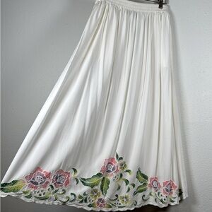 Jane Ashley Vintage Floral Embroidered White Skirt Medium Pockets Cottagecore